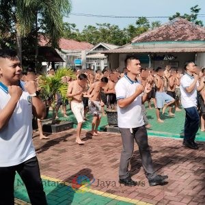 Demi Menjaga Kesehatan dan Kebugaran Tubuh, Lapas Batang Gelar Senam Pagi Bersama Petugas dan Warga Binaan