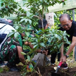 Gubernur Koster Pimpin Gotong Royong Semesta Berencana di Sempadan Tukad Ayung