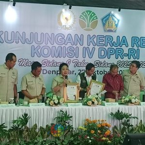 Kunjungan Kerja Reses Komisi IV DPR RI ke Bali, Titiek Usulkan Pemasangan Mikrocip Pada Burung Endemik Perkici Dada Merah