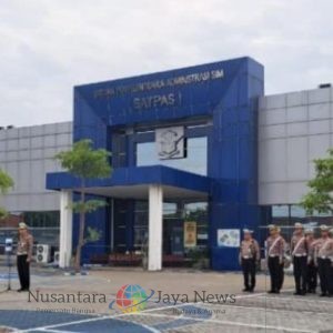 Siaga di Musim Hujan: Kasat Lantas Polrestabes Surabaya Pimpin Apel, Siapkan 300 Personel Gabungan Polsek Jajaran