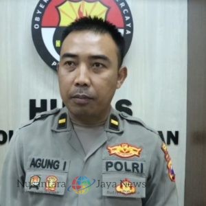 Mazda CX-9 Hantam Honda Mobilio di SPBU Bangkalan, Fasilitas Pengisian Angin dan Gerobak Tahu Rusak