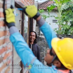 PLN Wujudkan Semangat Hari Sumpah Pemuda dengan Sambungan Listrik Gratis bagi 171 Warga Tulungagung di HLN ke-80