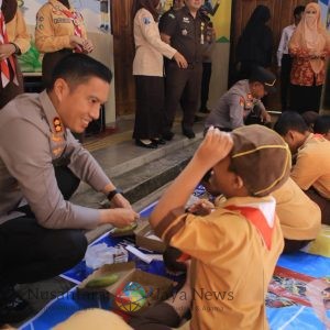 Satuan Pelayan Pemenuhan Gizi (SPPG) Polres Madiun Sajikan Menu Nasi Pecel Bergizi untuk Pelajar