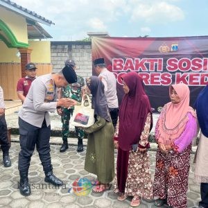Gelar Baksos, Kapolres Kediri Serahkan Bantuan Sumur Bor untuk Warga Babatan