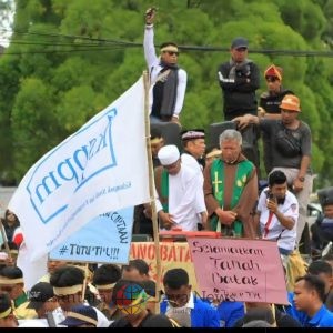 Ribuan Massa Desak Penutupan PT Toba Pulp Lestari, Gubernur Sumut Diminta Tegas