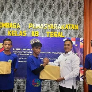 Lapas Kelas IIB Tegal Bagikan Hadiah Juara Lomba dalam Rangka Hari Bhakti Kemenimipas ke-1