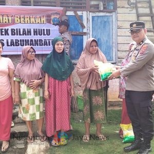 Jumat berkah berbagai sembako bentuk kepedulian Polsek Bila Hulu
