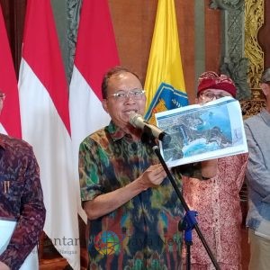 Gubenur Koster Perintahkan Bangunan Lift Kelingking Beach di Bongkar