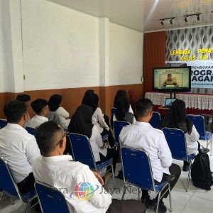 14 Peserta Program Pemagangan Ikuti Zoom Orientasi Bersama Kemenaker di Aula Lapas Tegal