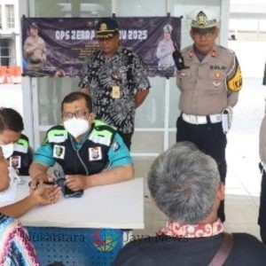 Operasi Zebra Semeru 2025, Polres Pelabuhan Tanjung Perak Lakukan Ramp Check Hingga Tes Urine di Terminal Ampel Surabaya
