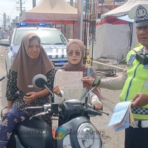 Sat Lantas Polres Labuhanbatu Beri Teguran Tertulis kepada Pelanggar, di Ops Zebra Toba 2025