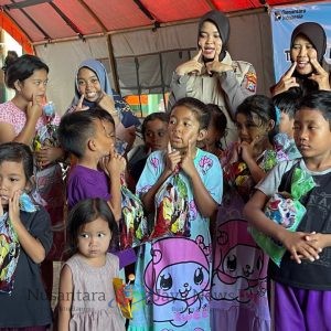 Polres Lumajang Dampingi Anak-anak Pengungsi Semeru: Beri Hiburan dan Pulihkan Trauma*