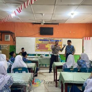Sat Lantas Polres Labuhanbatu Sosialisasikan Tertib Berlalu Lintas kepada Pelajar MTsN 1 Rantauprapat