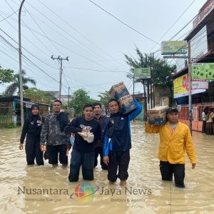 MAHASISWA UNISU Salurkan Bantuan Sembako untuk Korban Banjir di Tebing Tinggi