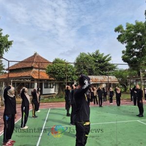 Tingkatkan Disiplin dan Semangat, Peserta Magang Kementerian Ketenagakerjaan Ikuti Latihan Baris Berbaris di Lapas Batang