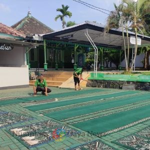 Warga Binaan Lapas Batang Gelar Kebersihan Masjid Rutin Sebagai Langkah Tanamkan Kebiasaan Positif