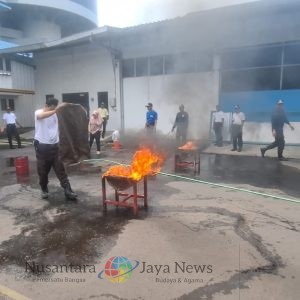 Satpam Haleyora Powerindo Gelar Refreshment Simulasi Pemadaman APAR dan APAT di PLN UIP JBTB