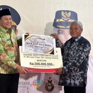 Bupati Sidoarjo Kukuhkan Kelompok Tani, Serahkan Bantuan Alsintan dan Salurkan Kredit Usaha Rakyat