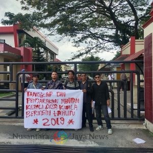 Mahasiswa demo Polda Sumut! Barisan Mahasiswa Bersatu ( BMB -SU ) Desak Penangkapan Mantan Kepala Desa Kuala Beringin Periode 2019 dan Bongkar Mandeknya Penanganan Dugaan Korupsi SILPA Dana Desa T.A 2019