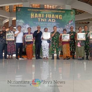 Peringati Hari Juang TNI AD ke-80, Kodam IX/Udayana Gelar Baksos, Bansos Sembako dan Tebar Benih Ikan di Kedisan Kintamani