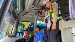 Jelang Natal 2025 dan Tahun Baru 2026, Satlantas Polres Lamongan Lakukan Ramp Check dan Tes Urine Awak Bus
