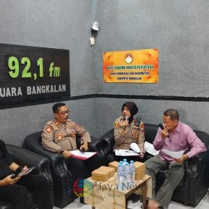 On Air di Radio Suara Bangkalan, Polres Bangkalan bersama Tokoh Gereja Perk Tegaskan Kesiapan Nataru