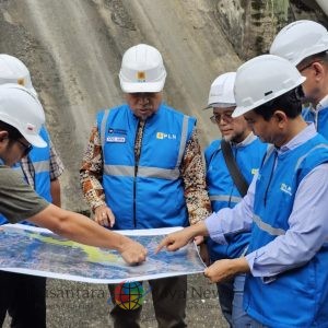 Akselerasi Transisi Energi, GM PLN UIP JBTB Moh. Fathol Arifin Tinjau Lokasi Proyek PLTS Terapung Karangkates 100 MWac