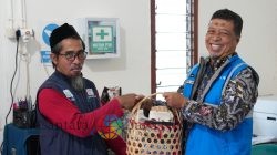 Sinergi Kelistrikan dan Kearifan Lokal: Di Sela Tinjauan Proyek GITET 500 kV Kalipuro, GM PLN UIP JBTB Nikmati Cita Rasa Kopi Papring Binaan PLN Peduli