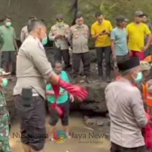 Hari Kelima Pencarian, Korban Hanyut di Sungai Badeng Ditemukan Tersangkut di Bebatuan, Kapolresta Banyuwangi Pimpin Evakuasi