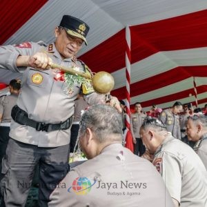 Kapolda Jatim Pimpin Upacara Kenaikan Pangkat Polri dan PNS Periode 1 Januari 2026, Tekankan Profesionalisme dan Integritas