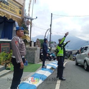 Awal Tahun 2026, Lonjakan Wisatawan Padati Obyek Wisata Penelokan Kintamani, Polisi Sigap Atur Lalu Lintas
