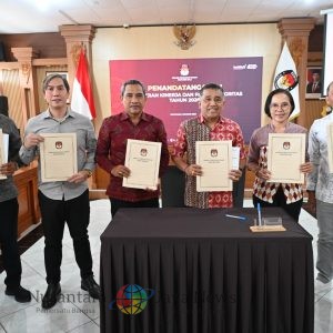 Kuatkan Kelembagaan, Jajaran KPU Bali Tandatangani Perjanjian Kinerja dan Pakta Integritas
