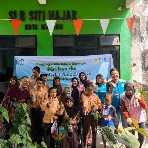 Berbagi Kebahagiaan Menebar Senyuman, PLN Icon Plus Hadir di SLB Siti Hajar Madiun