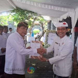 Majelis Madya Resmi Melantik Bendesa dan Prajuru Adat Jimbaran yang Baru