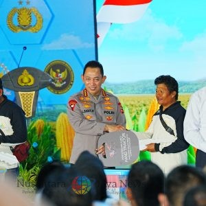 Panen Raya Jagung di Bekasi, Kapolri Salurkan Alsintan dan Sembako untuk Kelompok Tani dan Masyarakat