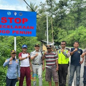 Cegah Kecelakaan, Satuan Lantas Polres Dompu Pasang Baliho Imbauan Kamseltibcarlantas di Jalan Ompu Beko