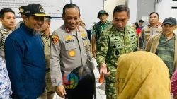 Pastikan Penanganan Pengungsi Berjalan Baik, Kapolda Metro Jaya dan Pangdam Jaya Tinjau Lokasi Banjir di Jakarta Utara