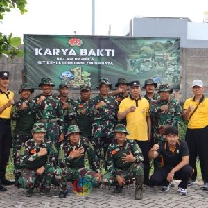 Koramil 0830/11 Rungkut Gelar Karya Bakti Bersihkan Sungai Sentong dalam Rangka HUT ke-1 Kodim 0830/Surabaya