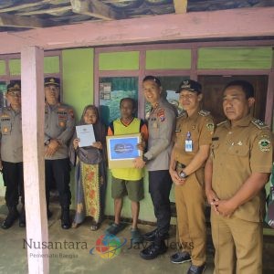 Kapolres Madiun Salurkan Bantuan Sosial, Hadirkan Kepedulian untuk Warga Lansia Desa Bolo