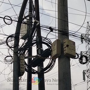 Tiang PLN dan PJU Jadi Tempat Penyanggah, Pemkot Surabaya Diminta Tindak Provider WiFi Nakal