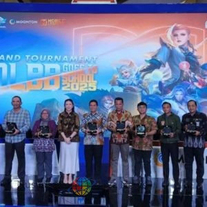 Dispendik Surabaya Tekankan Keseimbangan Akademik dan Hobi di Grand Tournament MLBB Goes To School 2025