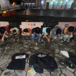 Patroli Dini Hari Ditsamapta Polda Jatim Gagalkan Dugaan Tawuran, 10 Pemuda Diamankan di Pagesangan Surabaya