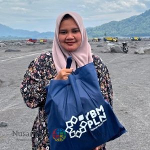 Banjir Lahar Semeru Masih Menghantui, YBM PLN UIP JBTB Salurkan Bantuan ke Penyintas Lumajang