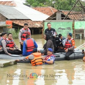 Antisipasi Pencurian Rumah Yang Ditinggalkan Warga, Serta Konsleting Listrik Saat Banjir, Polda Jabar Terus Intensifkan Patroli di Karangligar Karawang
