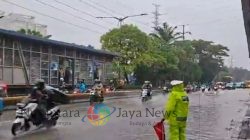 Polda Metro Sebar Polantas Bantu Urai Macet Jakarta Akibat Banjir