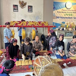 Ekskul Karawitan Tampil di Hadapan Tamu Jepang