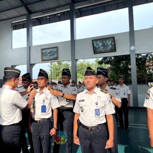 Tingkatkan Integritas dan Pelayanan Prima, Lapas Batang Gelar Penandatanganan Pakta Integritas dan Penyematan Kenaikan Pangkat