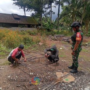 Babinsa Kodim 1623 Karangasem Awasi Pembangunan Koperasi Merah Putih di Desa Nongan