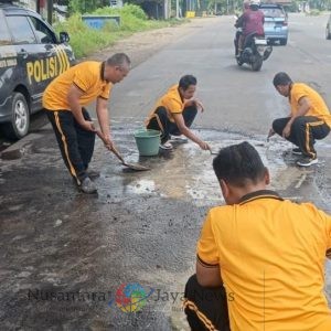 Operasi Keselamatan Semeru 2026 Polresta Sidoarjo Tambal Jalan Berlubang