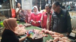 Ditreskrimsus Polda Jatim Ikut Pantau Harga Pangan di Pasar Pucang Jelang Ramadan